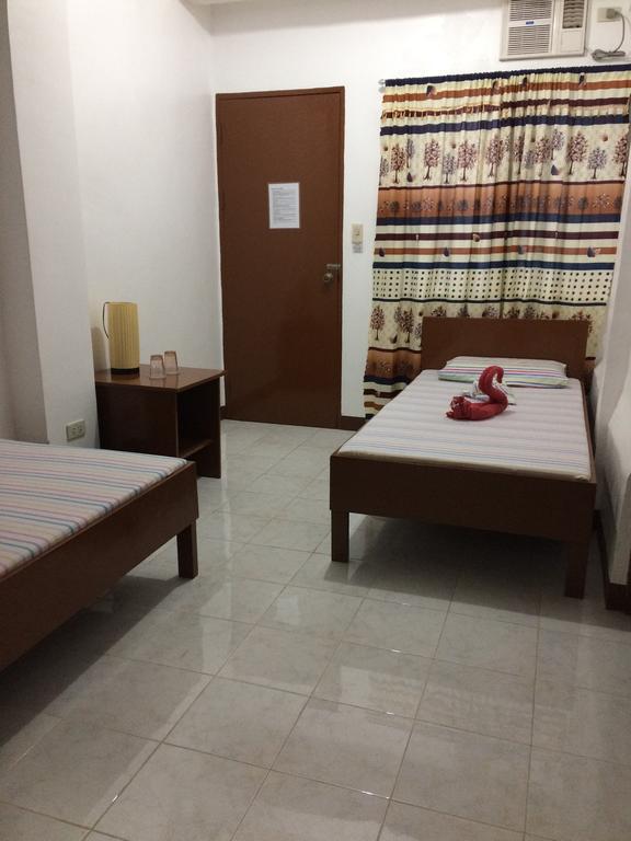 Brielles Travellers Inn Tagbilaran-stad Buitenkant foto
